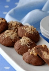 تهنوا.. ببسكويت الكراميل والبندق الشهي!