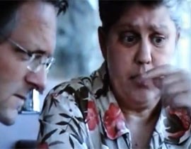 أمريكية تصفعها يدها بشكل لا إرادي وتسبب لها الأذية