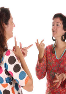 انجاز عظيم: 3 شباب يخترعون جهاز للتواصل مع الصم!