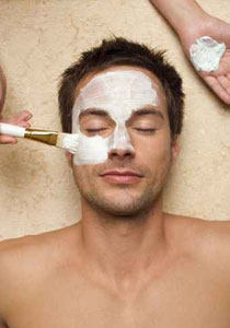 ايتها الزوجة.. حاربي تجاعيد وجه زوجك وحافظي عليه بهذه الطرق