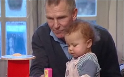 بريطانيا: جد تبرع بجزء من كبده لينقذ حفيده من الالم!