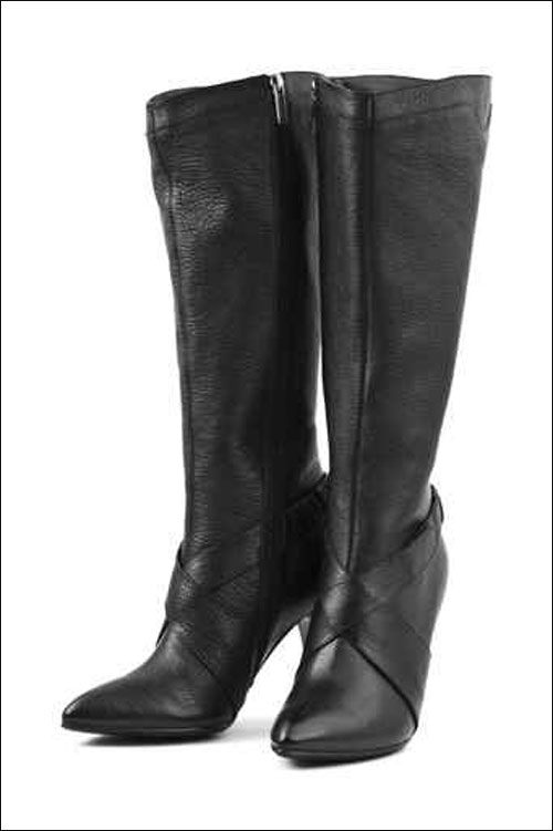 اليكن هذه المجموعة من الجزمات لاخر صيحات الموضة! 