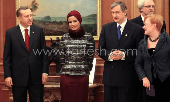  اختيرت الشيخة موزة.. ملكة "الأناقة" في 2010 !