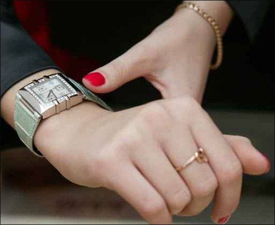 شاهدوا.. احدث واجمل الساعات النسائية!