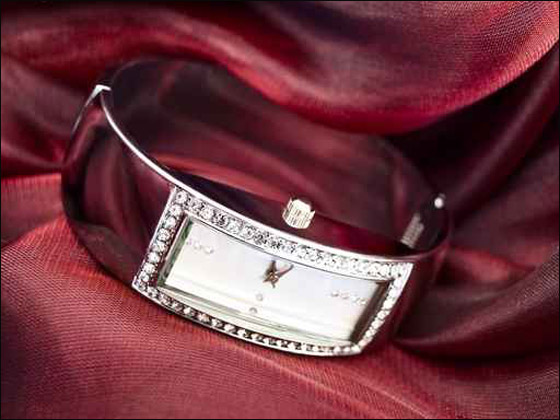 شاهدوا.. احدث واجمل الساعات النسائية!