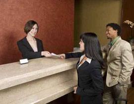 ايها الموظفين انتبهوا.. الابتسامة المزيفة ترهق العاطفة!!