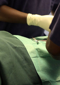 للوقاية من الايدز.. سوازيلاند تقيم حملة ختان جماعية للرجال!!