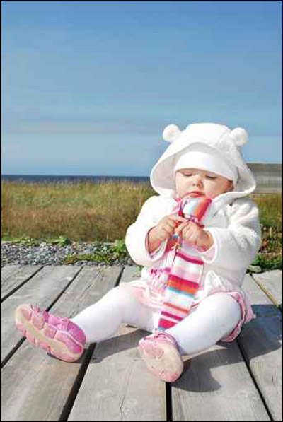 أجمل الأطفال يرتدون أروع المعاطف الشتوية 