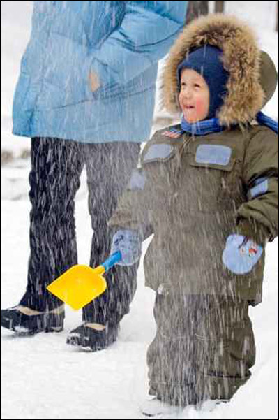 أجمل الأطفال يرتدون أروع المعاطف الشتوية 