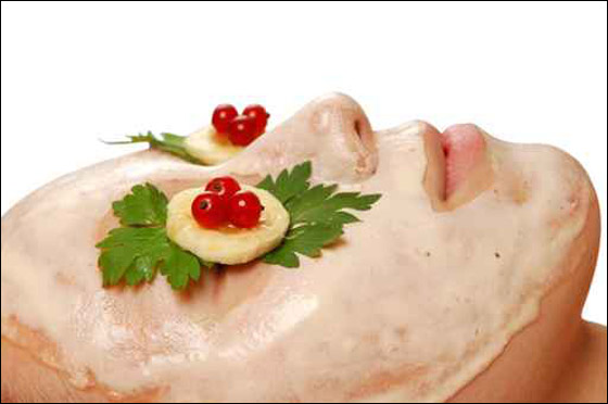 لتحصلي على اجمل بشرة.. اليك قناع الموز الطبيعي!!