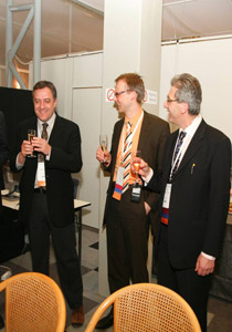 د. رفعت الصفدي قليل من الخمر قد تؤثر كثيرا على الكبد! د. رفعت الصفدي قليل من الخمر قد تؤثر كثيرا على الكبد!