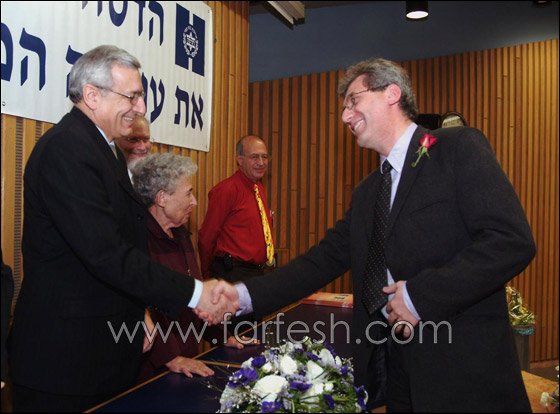 د. رفعت الصفدي قليل من الخمر قد تؤثر كثيرا على الكبد! د. رفعت الصفدي قليل من الخمر قد تؤثر كثيرا على الكبد!