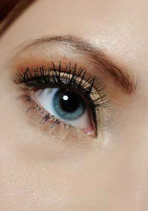 ايتها السيدات.. اليكن فن الماكياج البني والبيج! 