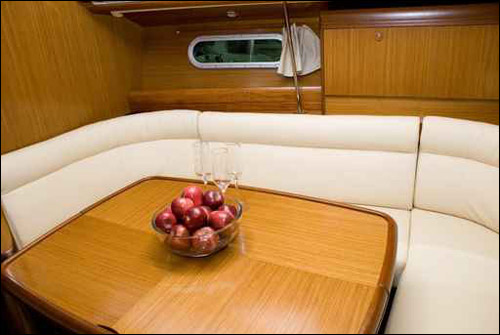 اليكم.. تشكيلة من اجمل واحدث الطاولات الخشبية! 