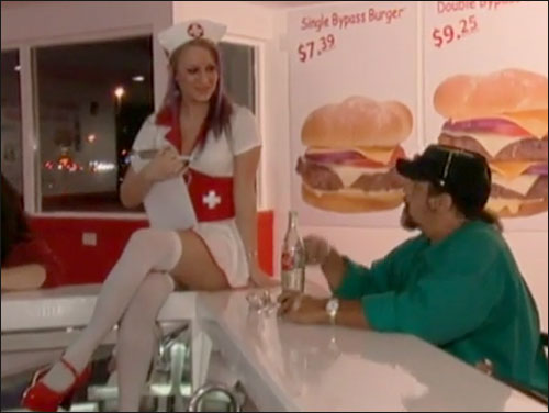 مطعم "النوبة القلبية" يصرح بان طعامه مضر والمئات يذهبون اليه! مطعم "النوبة القلبية" يصرح بان طعامه مضر والمئات يذهبون اليه!