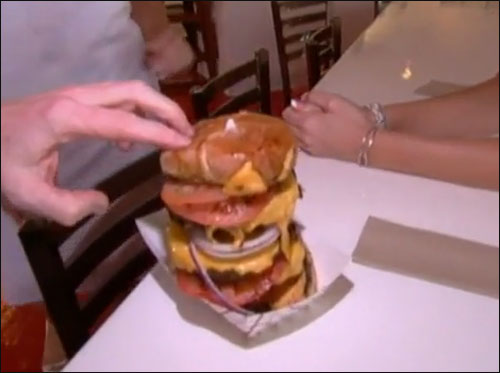 مطعم "النوبة القلبية" يصرح بان طعامه مضر والمئات يذهبون اليه! مطعم "النوبة القلبية" يصرح بان طعامه مضر والمئات يذهبون اليه!