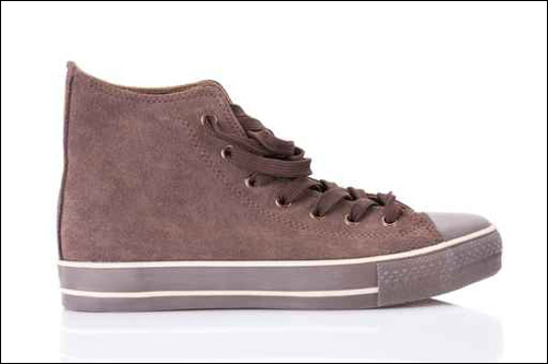 لتظهروا بأجمل طلة.. اليكم احذية رياضية جميلة! 