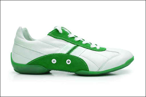 لتظهروا بأجمل طلة.. اليكم احذية رياضية جميلة! 