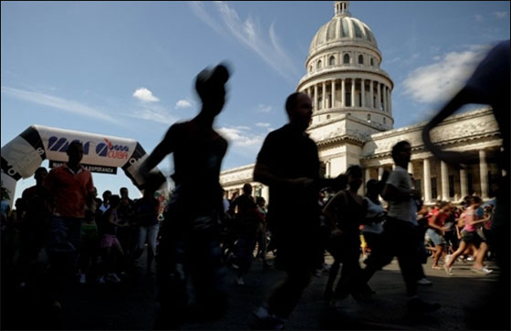 بالصور.. الالاف يحيون "ماراتون الامل" لدعم الاعاقات الجسدية! 