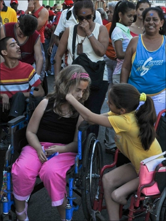 بالصور.. الالاف يحيون "ماراتون الامل" لدعم الاعاقات الجسدية! 