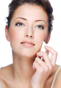 سيدتي.. هكذا تحمي مكياجك من الرطوبة والعرق!