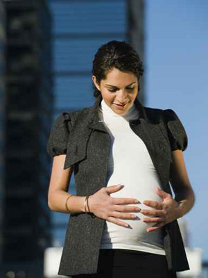 للنساء الحوامل.. شاهدوا اجمل الملابس لفترة الحمل!!