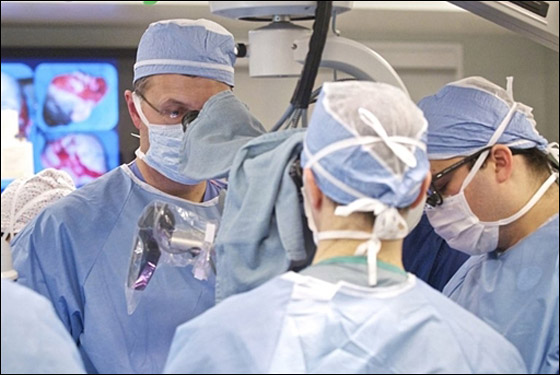 لأول مرة في الطب الامريكي: عملية نقل كامل للوجه تتم بنجاح!! لأول مرة في الطب الامريكي: عملية نقل كامل للوجه تتم بنجاح!!