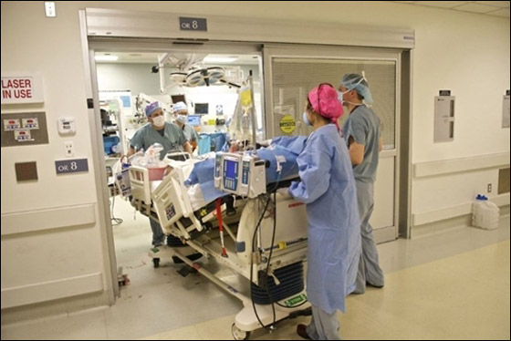 لأول مرة في الطب الامريكي: عملية نقل كامل للوجه تتم بنجاح!! لأول مرة في الطب الامريكي: عملية نقل كامل للوجه تتم بنجاح!!