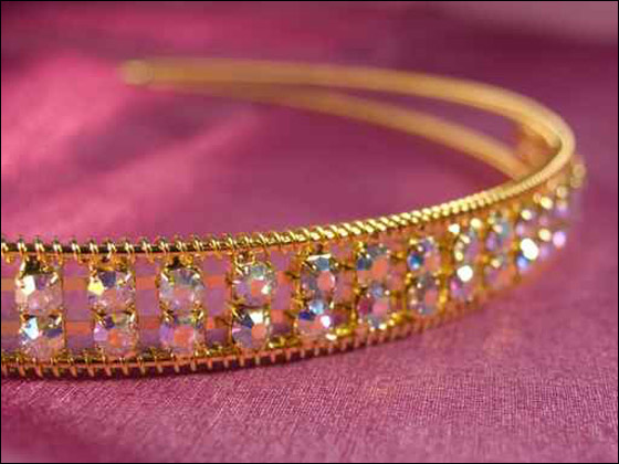 الى كل عروس.. اليك تشكيلة من التيجان لتتالقي يوم زفافك!