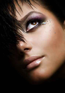 اكتشفي سيدتي.. ما هي الماسكارا المناسبة للون عينيكي؟