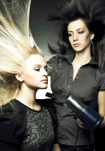 اليك سيدتي.. الطرق الصحيحة لتجفيف الشعر!!