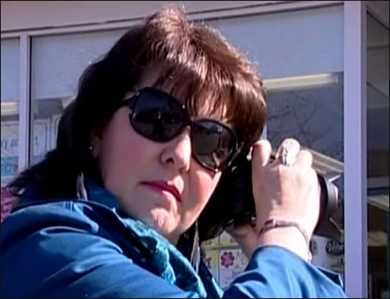 كفيفة بريطانية تتحدى اعاقتها وتنجح كمصورة فوتوغرافية! 