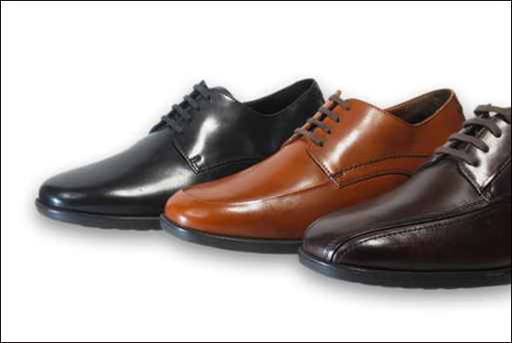 اليكم ايها الرجال.. تشكيلة احذية بالوان متنوعة!