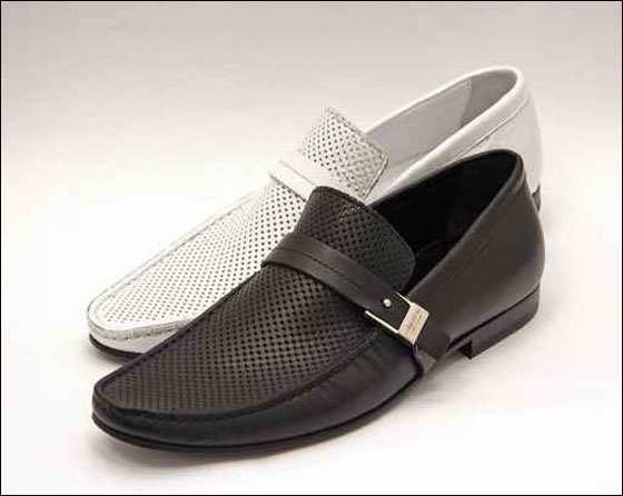 اليكم ايها الرجال.. تشكيلة احذية بالوان متنوعة!