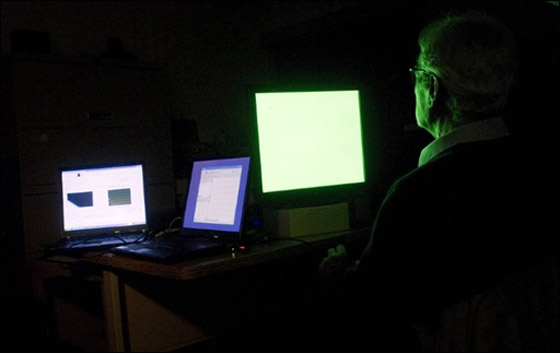 بصيص امل للمكفوفين.. عين اصطناعية بـ100 الف دولار! بصيص امل للمكفوفين.. عين اصطناعية بـ100 الف دولار!