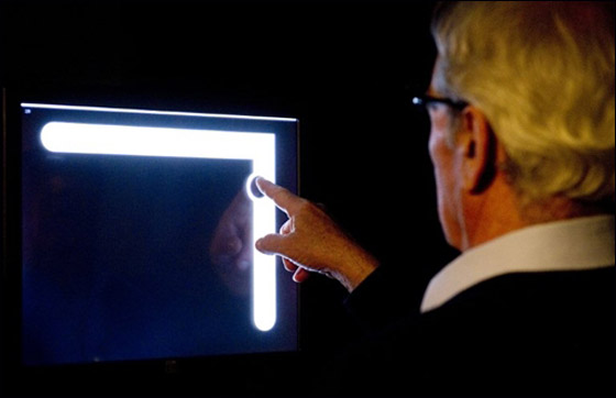 بصيص امل للمكفوفين.. عين اصطناعية بـ100 الف دولار! بصيص امل للمكفوفين.. عين اصطناعية بـ100 الف دولار!