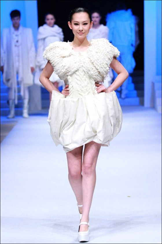 بالصور.. شاهدوا احدث تصاميم اسبوع الموضة في الصين!