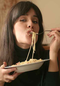 كي لا تحرجوا.. اليكم قوانين الاتيكيت والذوق حول الطعام