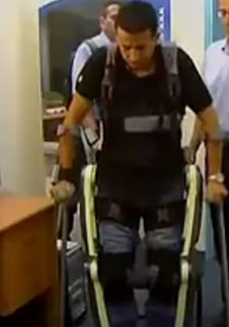 بشرى سارة للمشلولين.. سيقان روبوت تمكنكم من المشي!!