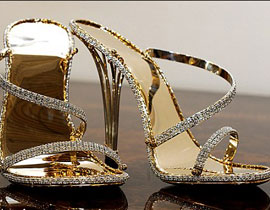 أغلى حذاء في العالم مرصع بالذهب والماس!! 
