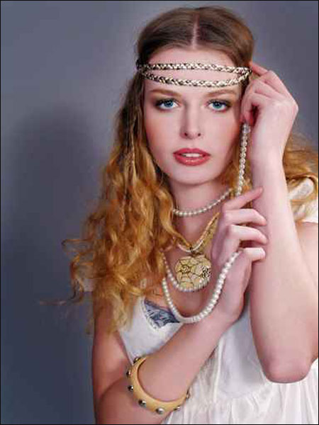 اليكن.. اجمل الاكسسوارات للراس لتزيّين بها شعركن! 