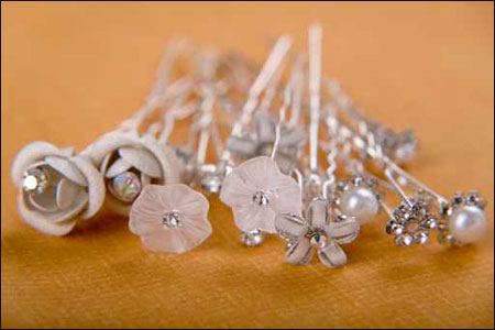 اليكن.. اجمل الاكسسوارات للراس لتزيّين بها شعركن! 