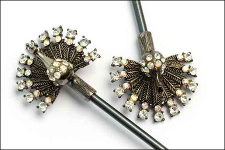 اليكن.. اجمل الاكسسوارات للراس لتزيّين بها شعركن! 