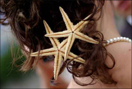 اليكن.. اجمل الاكسسوارات للراس لتزيّين بها شعركن! 