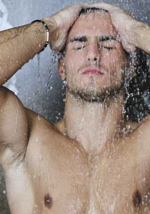 احذروا الاستحمام بالماء الساخن.. فقد تصابون بالسكتة القلبية!!