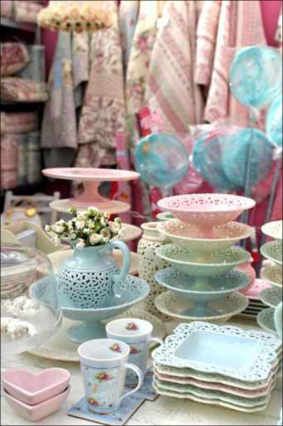 اليك سيدتي.. مجموعة من الصور لاواني الطعام بالوان متعددة!