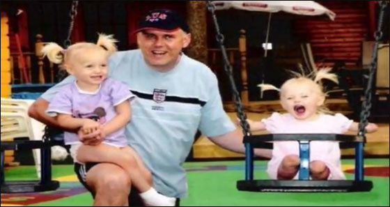 طفلة مبتورة الاطراف تساعد نظيرتها بالتاقلم مع وضعها الحالي