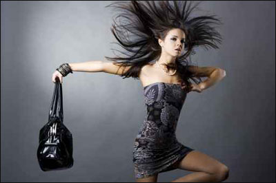 اليكن اخر صيحات موضة الحقائب.. بجميع الالوان والتصميمات! 