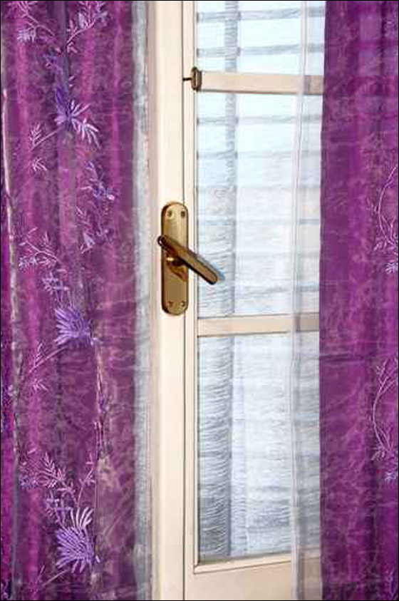 اليكم.. تشكيلة مميزة من الستائر!!