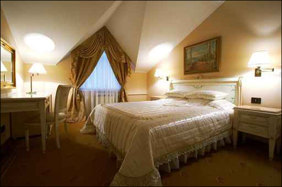 اليكم.. تشكيلة مميزة من الستائر!!